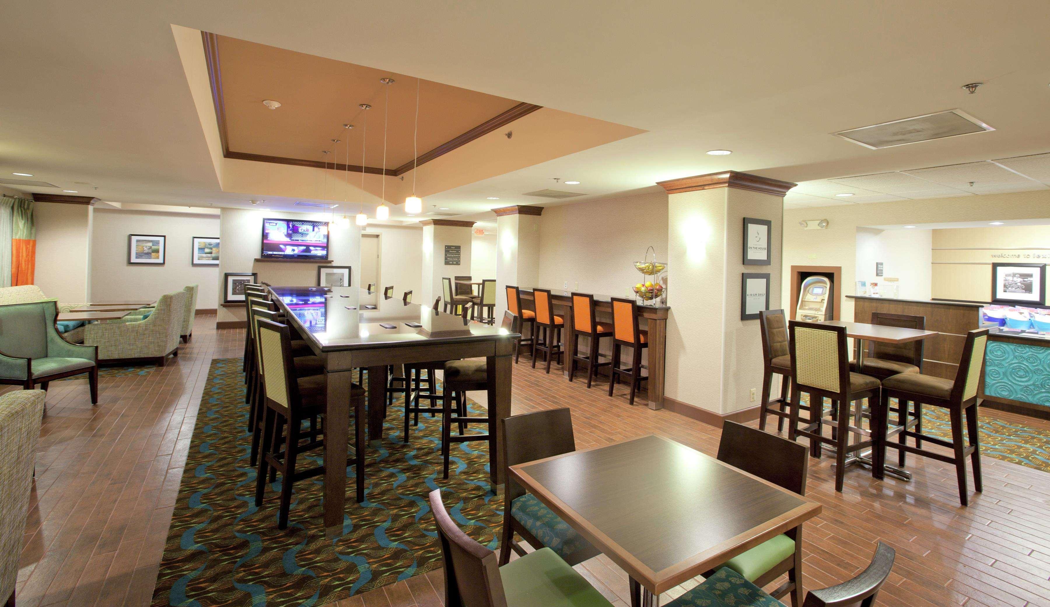 Hampton Inn Lexington Park Ristorante foto